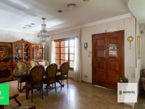 Casa en Venta con 3 cocheras