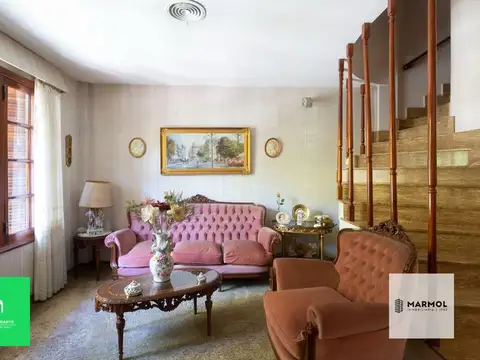 Extraordinaria Casa 4 amb con Parque, Piscina, Cochera para 3 autos y Ascensor