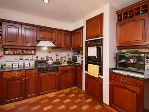 VENTA CASA 5 AMBIENTES PATIO TERRAZA GARAJE DEVOTO