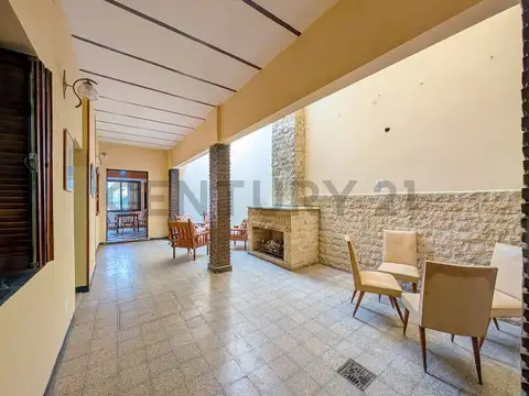 Casa 7 ambientes con 2 baños