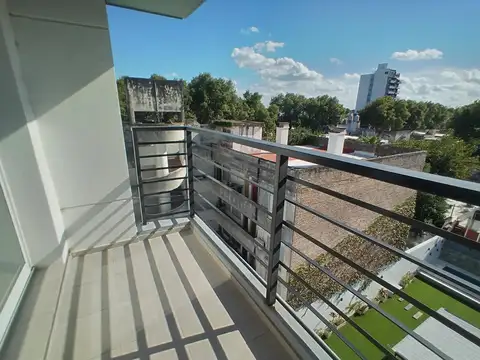 Joaquin V Gonzalez  al 1100