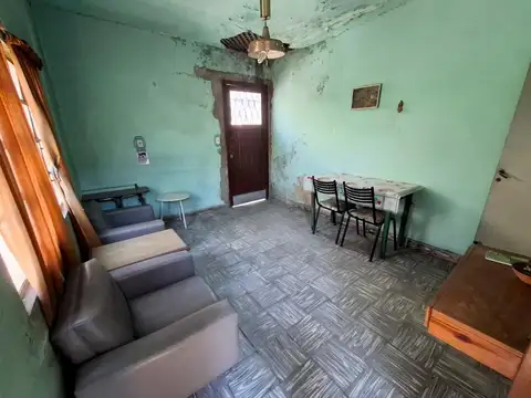 CASA DE 3 AMB PATIO SOBRE LOTE 15,63 FRENTE X 10,52 FONDO