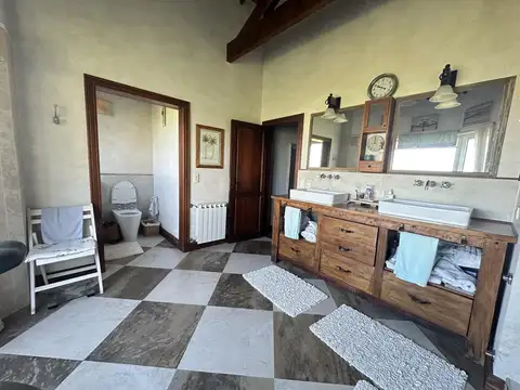 Casa 5 ambientes con 2 baños