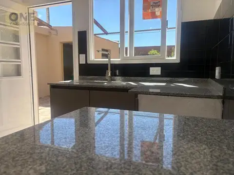 Casa 3 dormitorios y parque en venta - La Plata, calle 69 e/ 1 y 2