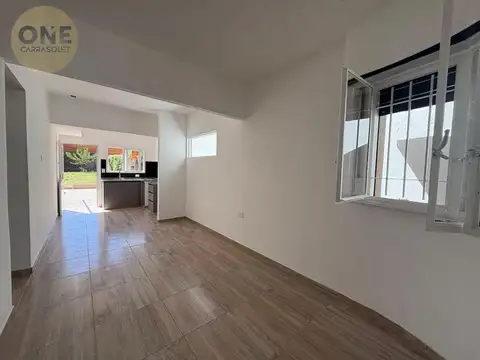 Casa 3 dormitorios y parque en venta - La Plata, calle 69 e/ 1 y 2