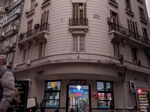 Departamento Esquinero en  venta OPORTUNIDAD A RECICLAR ESQUINERO 7 despachos (5Frente y 2 AireyLuz)