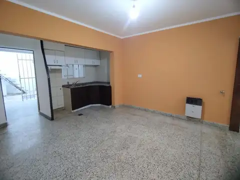 Casa 6 ambientes con 2 baños