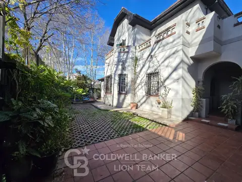 Casa 5 ambientes con 3 baños