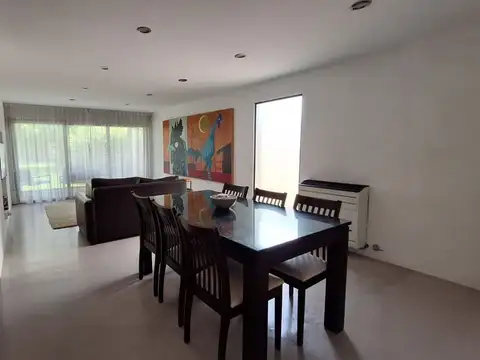 CASA EN VENTA HERNANDEZ 2 DORMITORIOS Y COCHERA