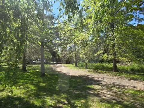 Casa 9 ambientes con 2 baños