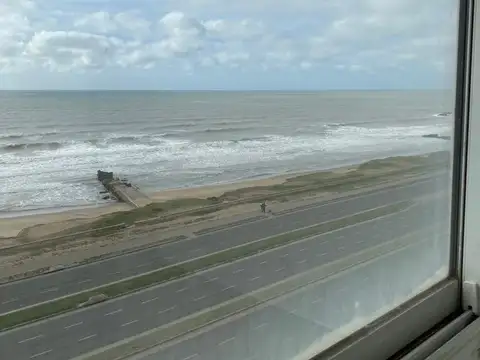 HERMOSO DEPARTAMENTO FRENTE AL MAR