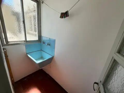 Av Cruz 6200, Piso 2