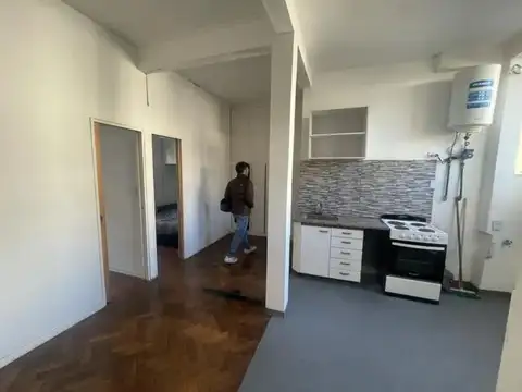 Av Hipólito Yrigoyen 4100, Piso 1xesc