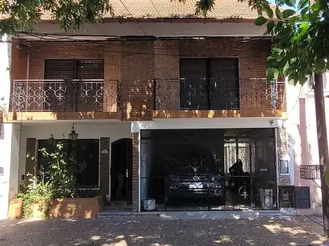Casa en venta en Munro, lote propio, cochera