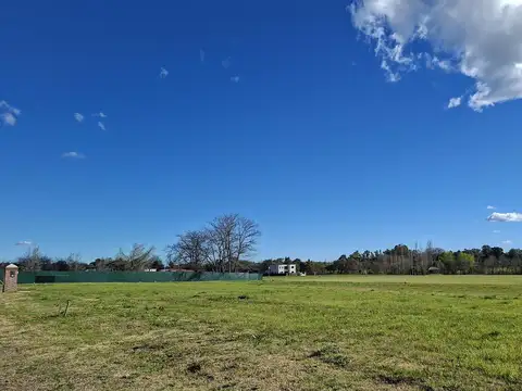 Espectacular lote con vista a la cancha de Polo 5 en Tilbury, Pilará
