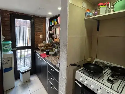 Casa 6 ambientes con 2 baños