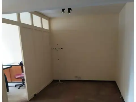 OFICINA EN GALERÍA INDEPENDENCIA, EN EL CORAZÓN DE LA CIUDAD