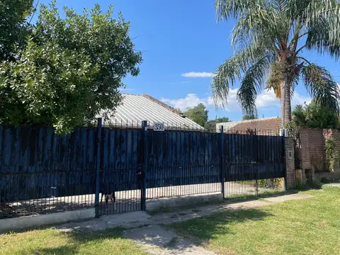 CASA DE 4 DORM - 304mts LOTE -