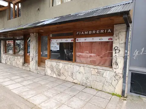FINA PATAGONIA. Local comercial en alquiler ubicado en San Martin de los Andes