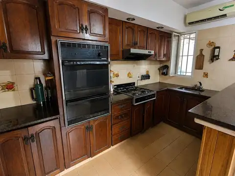 VENTA CASA 3 AMB. BERNAL