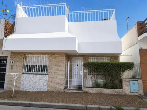 VENTA CASA 3 AMB. BERNAL