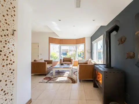 Casa en Venta con 5 cocheras