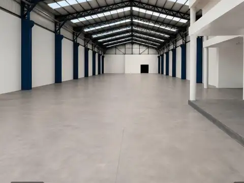 Batlle y Ordoñez 3100 - Venta/Alquiler Nave Industrial 1260mt2
