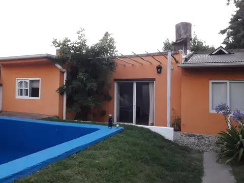 Casa De Vicenzo Grande, Pilar. vivienda multifamiliar.