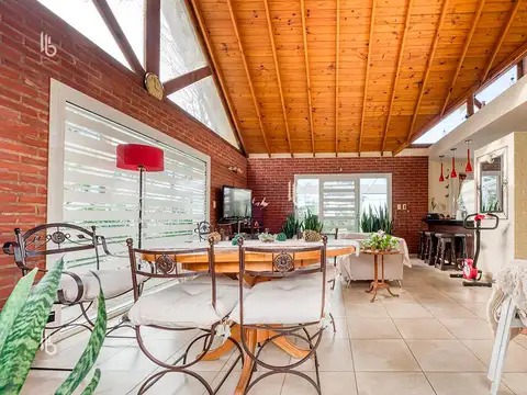 Casa 4 ambientes con 4 baños