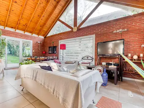 Casa en Venta con 2 cocheras