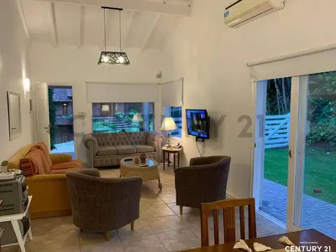 Casa 4 ambientes con 2 baños