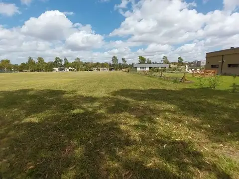 Venta de lote en Country Campos de Roca II,