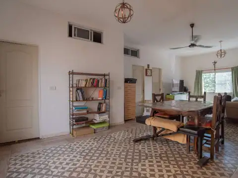 Casa 5 ambientes con 4 baños