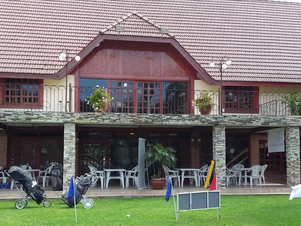 Actividades deportivas futbol, golf, tenis en San Miguel de Ghiso