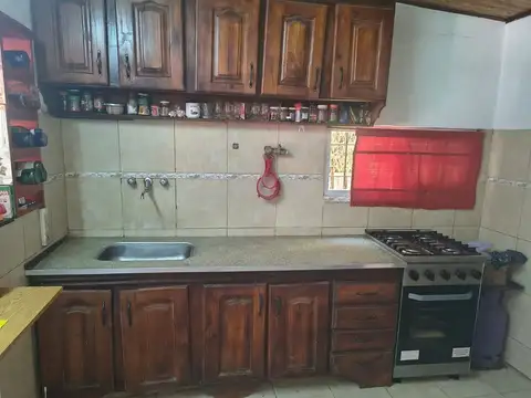 Casa 4 ambientes con 2 baños