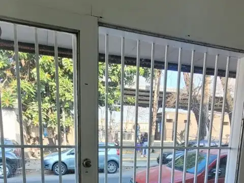 Local en Alquiler en Jose Leon Suarez, $ 600.000