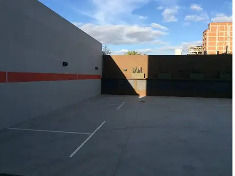 Cocheras en Planta Baja y Subsuelo - Lanus Oeste.