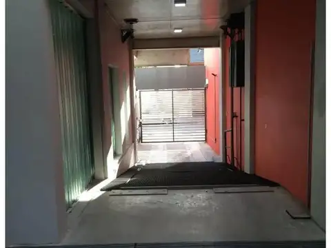 Cocheras en Planta Baja y Subsuelo - Lanus Oeste.