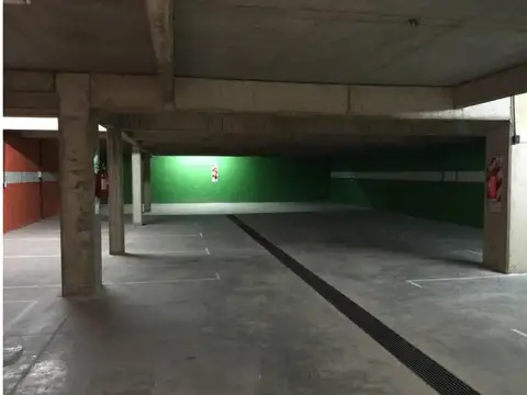 Cocheras en Planta Baja y Subsuelo - Lanus Oeste.
