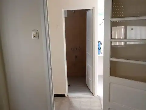 OPORTUNIDAD   Casa con 4 viviendas en Lanus Este