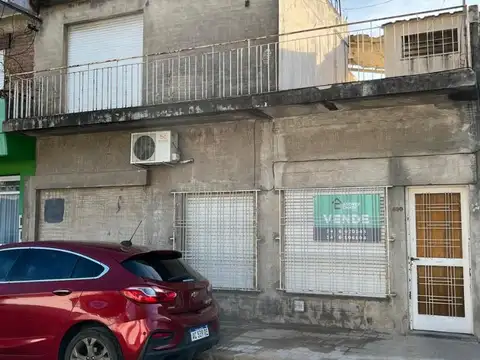 Casa + departamento planta alta  ( San Lorenzo al 4600