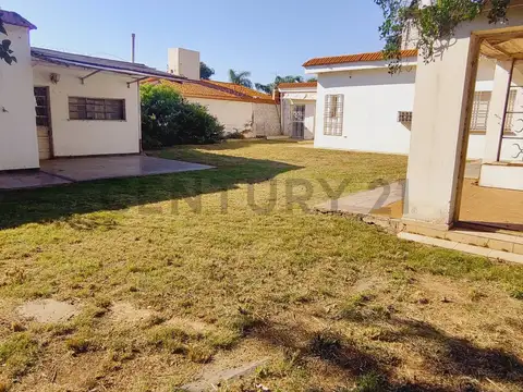 Casa en Venta con 3 cocheras