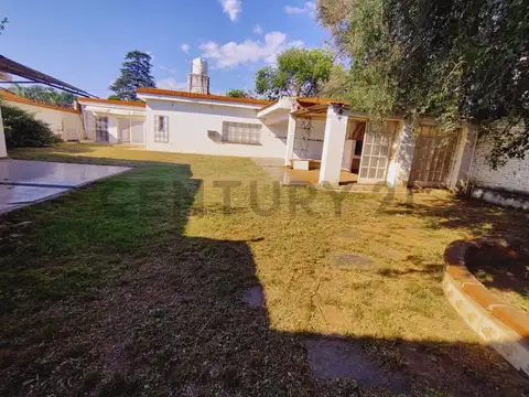 Casa 6 ambientes con 2 baños