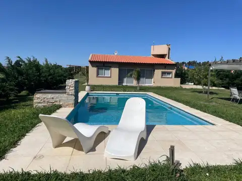 Casa 3 ambientes con 2 baños