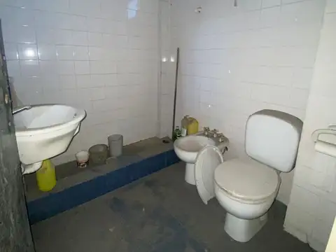 2 Departamentos y local en PB en block