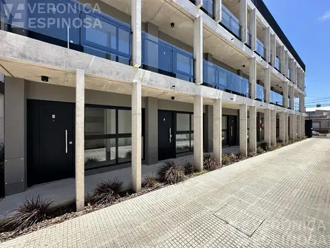 Departamento en venta, dos ambientes, Moron. Con patio propio.
