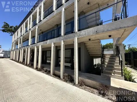 Departamento en venta, dos ambientes, Moron. Con patio propio.