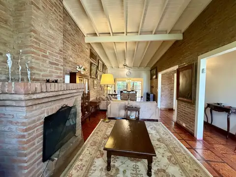Casa 5 ambientes con 3 baños