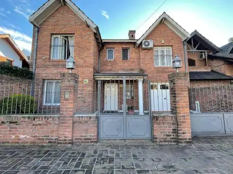 Hermoso chalet 4 ambientes - Castelar Norte