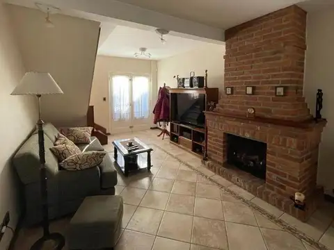 Hermoso chalet 4 ambientes - Castelar Norte